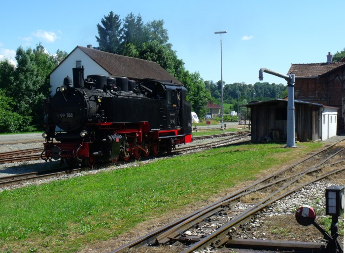 99 788 Umsetzen im Bahnhof Ochsenhausen, um 15:59h am 06.07.2014