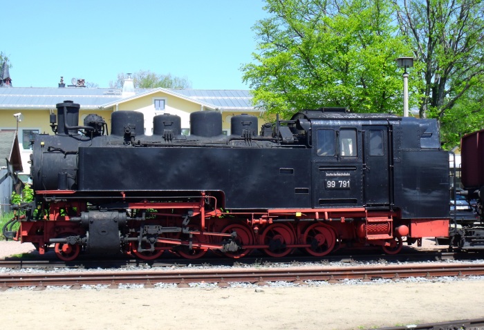 In der kleinen hübschen Schmalspur-Museum- Ausstellung ausgestellt in Radebeul-Ost ist zurzeit die 99 791, fotografiert um 13:50h am 11.05.2017