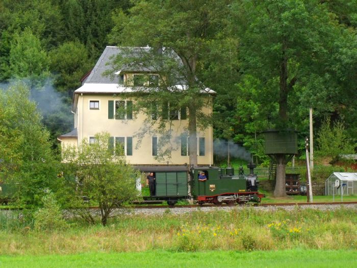 No 54 mit Zug 17 Abfahrt am Haltepunkt Forellenhof, um 17:24h am 28.08.2011
