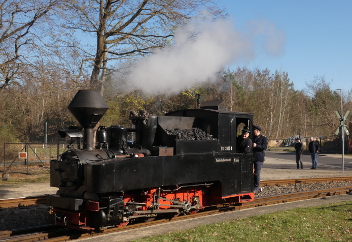 99&nbsp;3315&nbsp; morgens beim Umsetzen im Bahnhof Weißwasser, um an den ersten Zug Richtung Bad Muskau anzukuppeln, um 9:28h am 05.04.2026