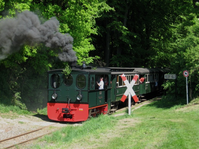 PLETTENBERG mit Zug 105 am Hp Vilser Holz, um 11:30h am 11.05.2008