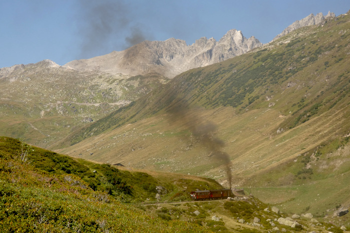 Nachschau-Foto auf Nr.6 WEISSHORN mit Zug 139 nahe dem Steintafelsviadukt, um 11:51h am 14.08.2026