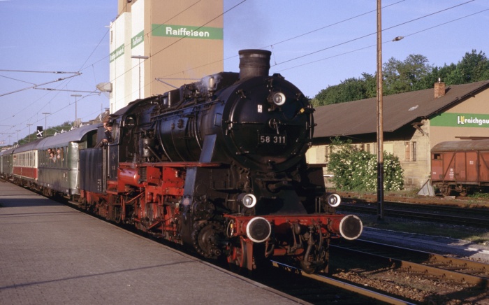 58 311 mit Sonderzug in Eppingen, am 31.05.1997