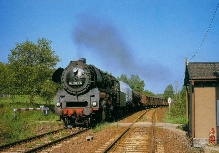 58 3047 mit Sondergüterzug bei Weißbach, am 09.05.1998