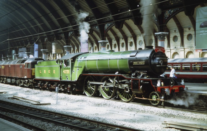 4771 Green Arrow in der Bahnhofshalle York, am 25.07.2006 4771 Green Arrow in der Bahnhofshalle York, am 25.07.2006
